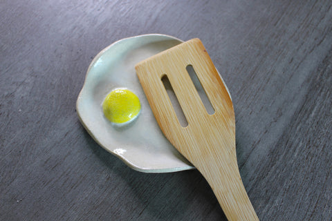 Huevito spoon holder